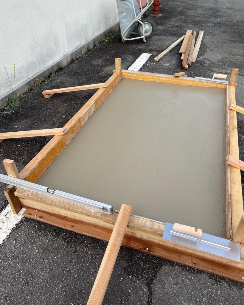 室外機の基礎工事｜コンクリート打設